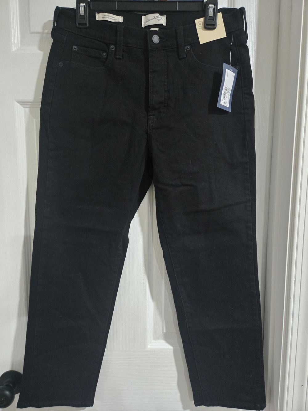 Universal Thread Women’s Black Straight-Leg Jeans